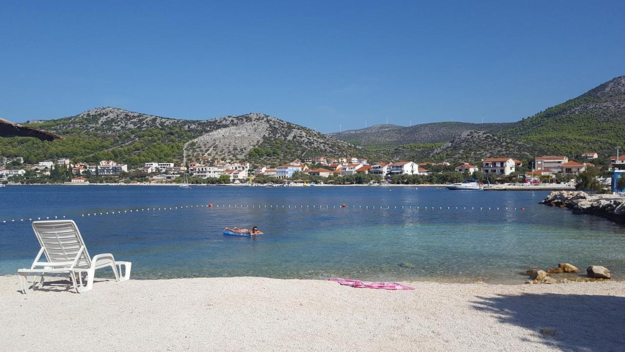 Apartments By The Sea Seget Vranjica, Trogir - 13771 Exterior foto
