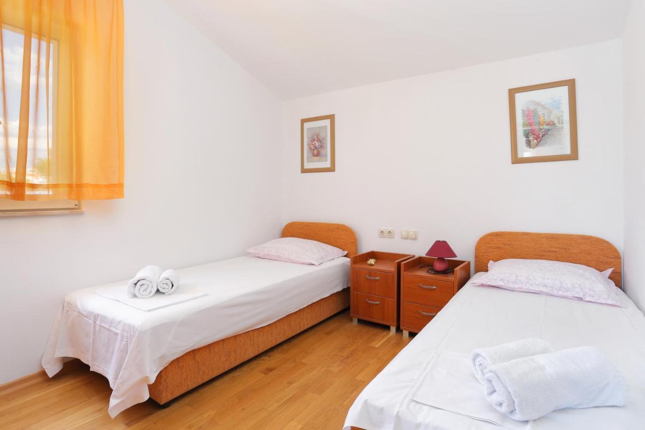 Apartments By The Sea Seget Vranjica, Trogir - 13771 Exterior foto