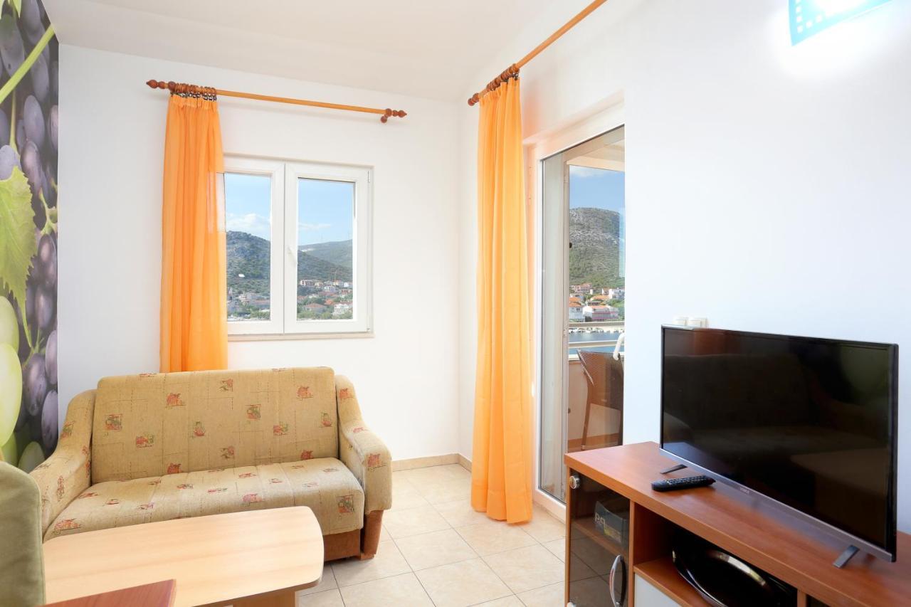 Apartments By The Sea Seget Vranjica, Trogir - 13771 Exterior foto