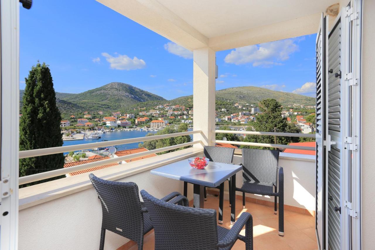 Apartments By The Sea Seget Vranjica, Trogir - 13771 Exterior foto