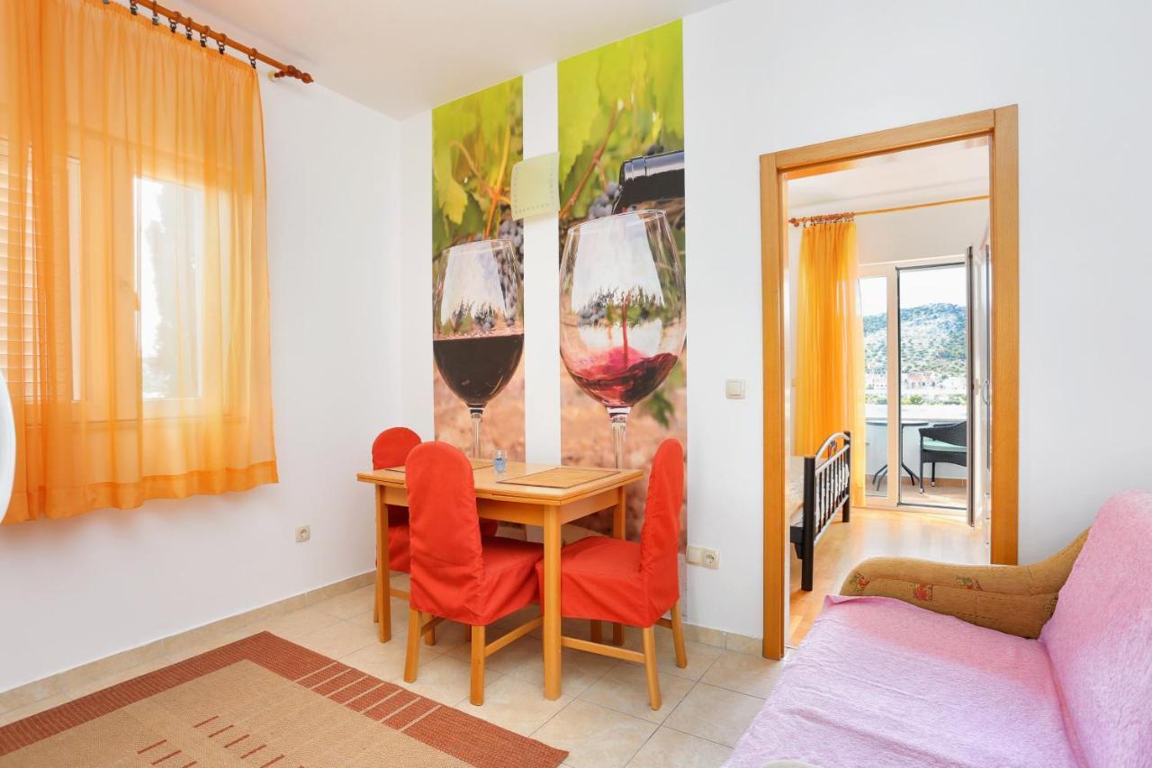 Apartments By The Sea Seget Vranjica, Trogir - 13771 Exterior foto