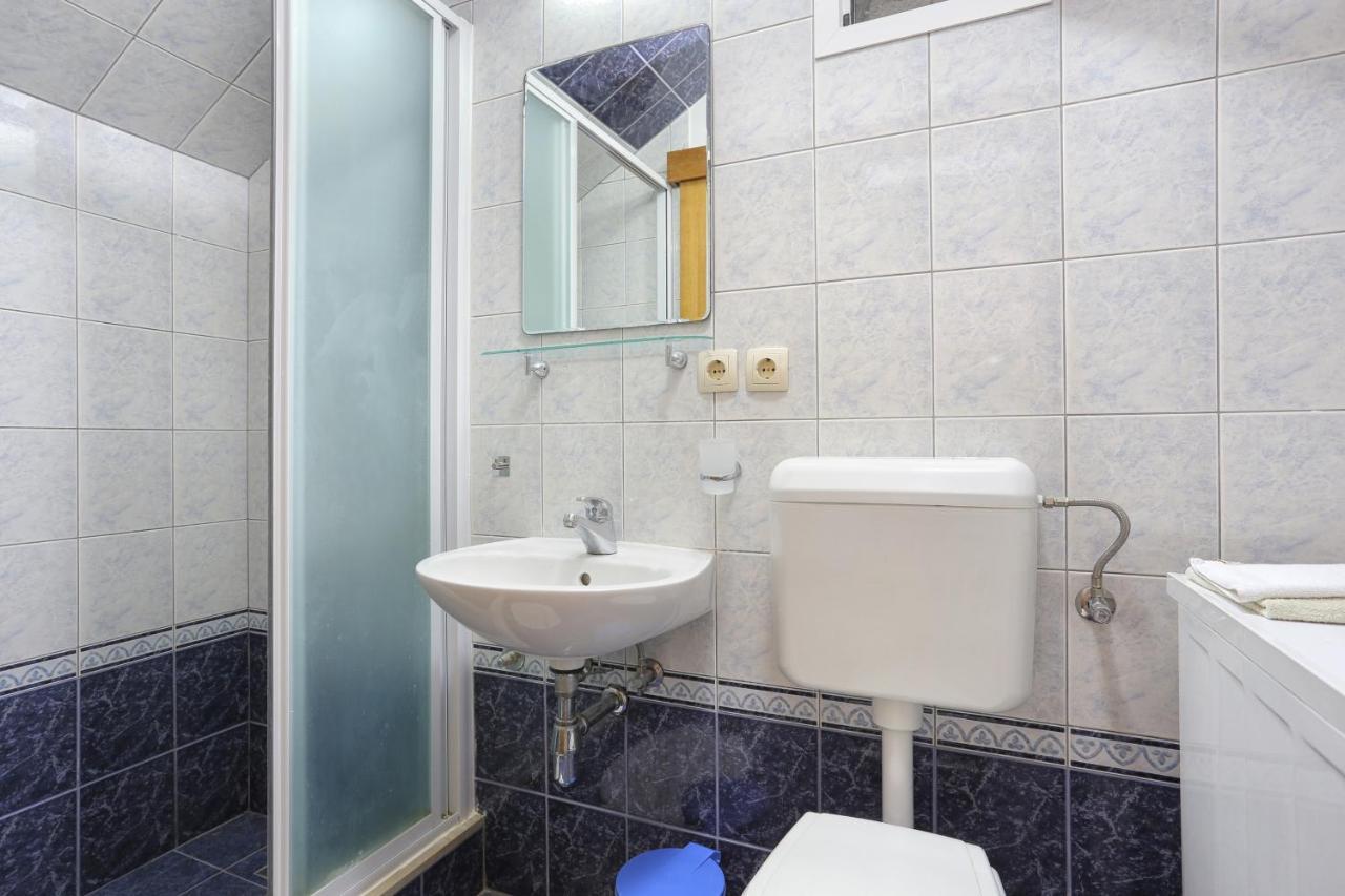 Apartments By The Sea Seget Vranjica, Trogir - 13771 Exterior foto