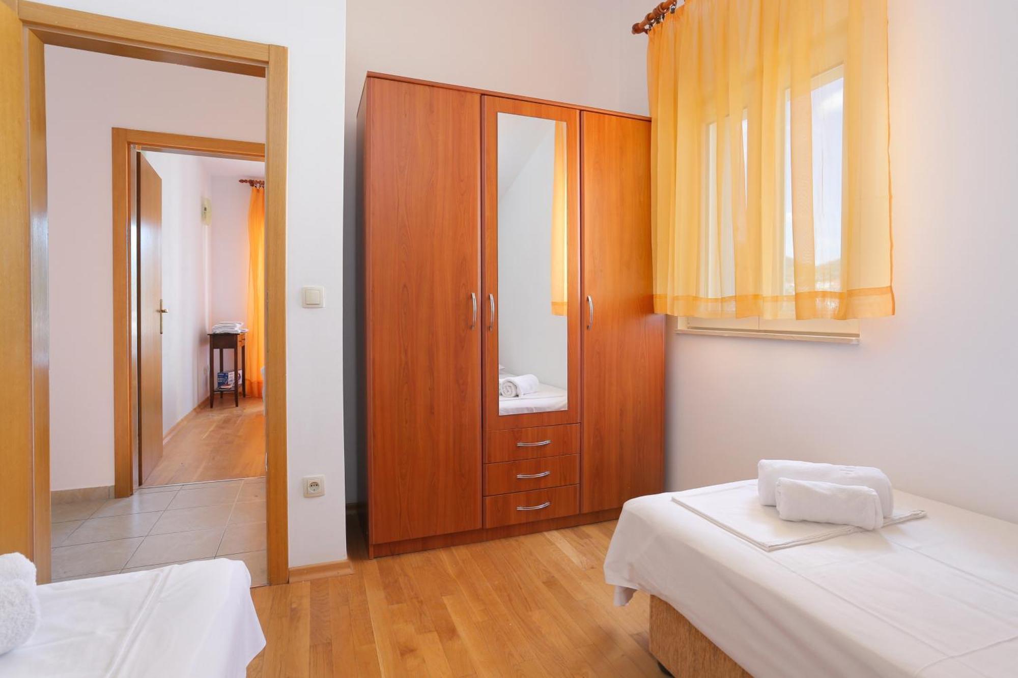 Apartments By The Sea Seget Vranjica, Trogir - 13771 Zimmer foto